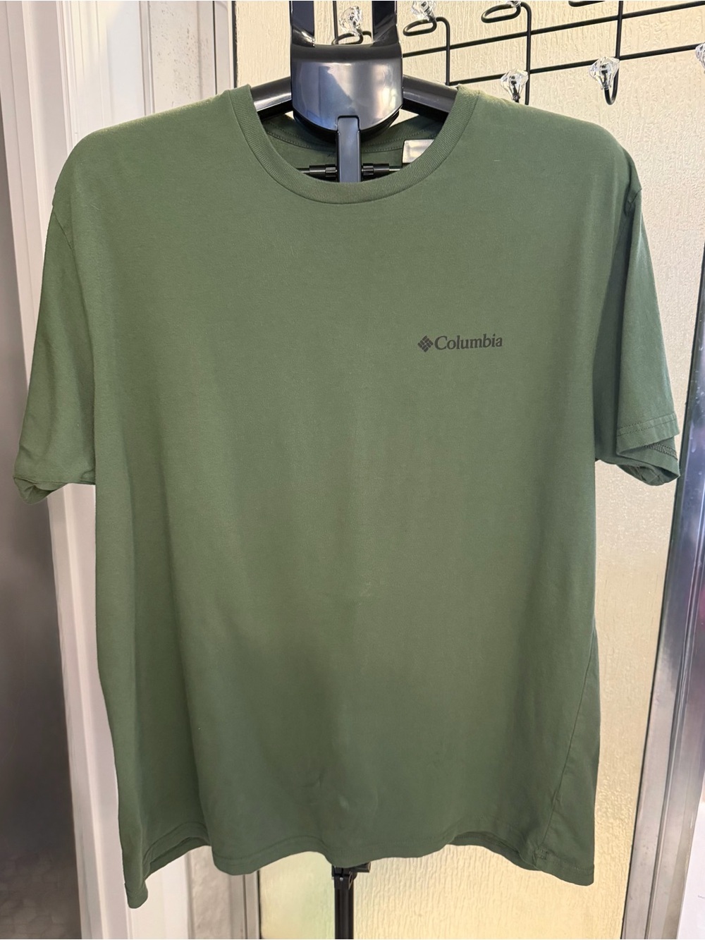 Columbia Men’s XL Roamin Short Sleeve Graphic T-Shirt Olive Green GUC $16